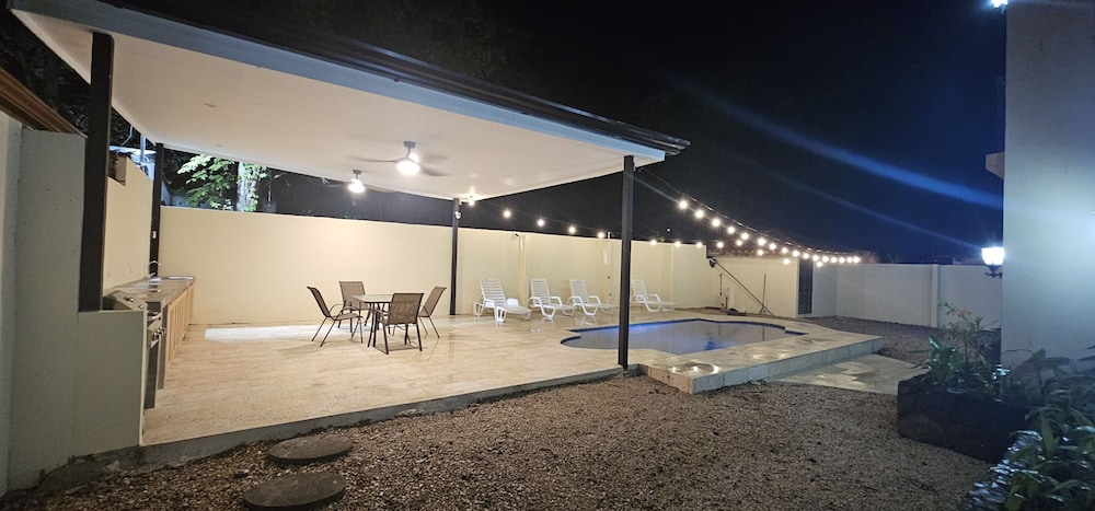 Freshly Updated 3BR With Pool Walk to the Beach Casa Luz de Luna