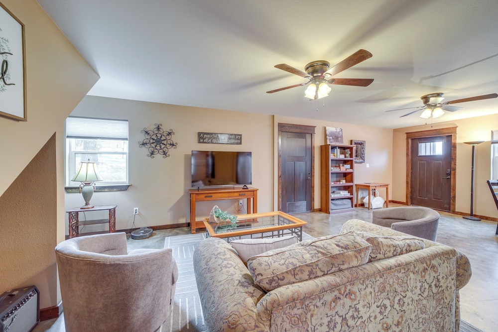 Hunt, Fish & Enjoy the Outdoors: Rural Atoka Home