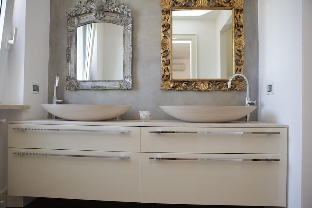 Champagne Rooms photo 4