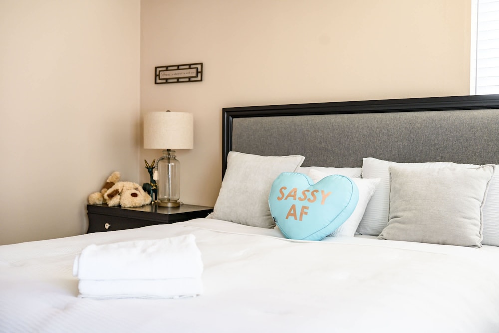 Whimsical Family Stay 10 Min Walk to PV Hospital
