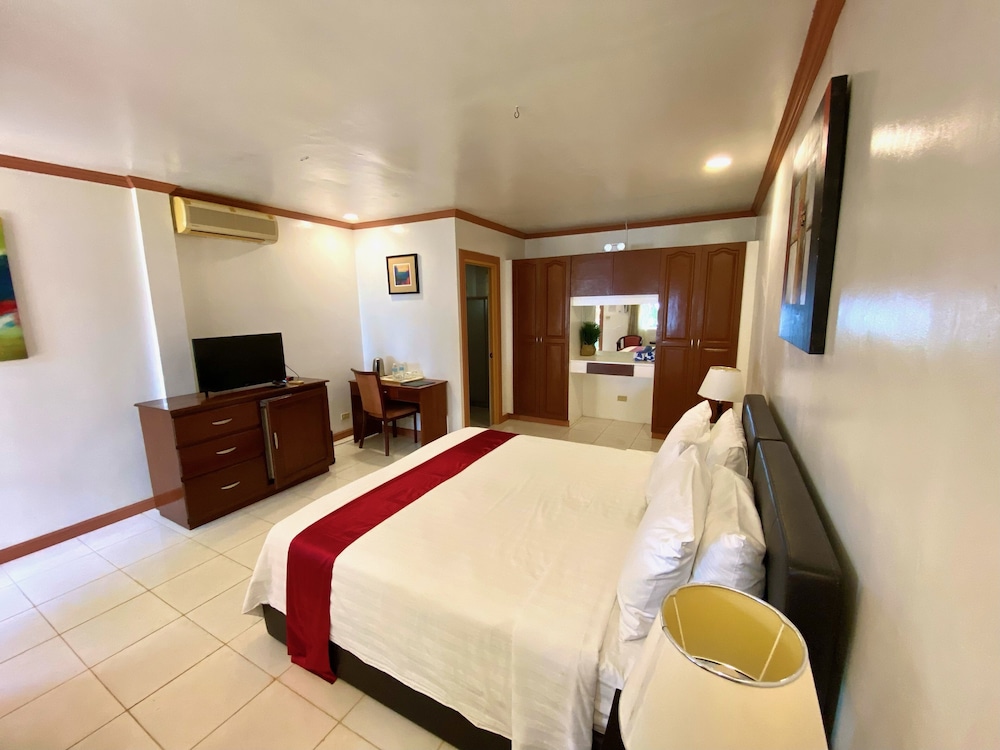 Anda White Beach Resort 25