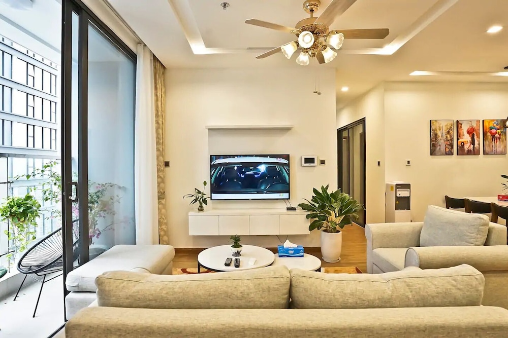 Bayhomes Metropolis Serviced Apartment