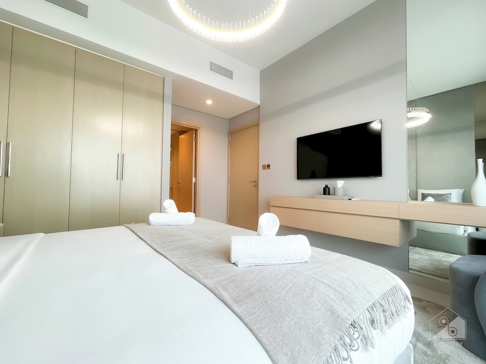 Extreme Luxury Burj Royal Balcony and Downtown View
