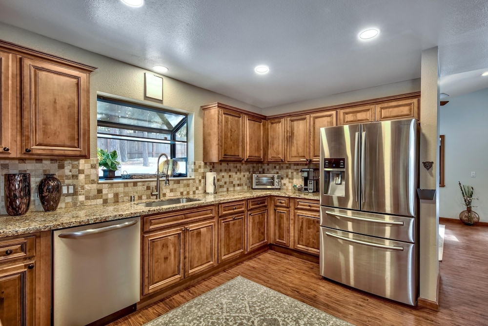 1760t Thunderbird Cabin 3 Bedroom Home