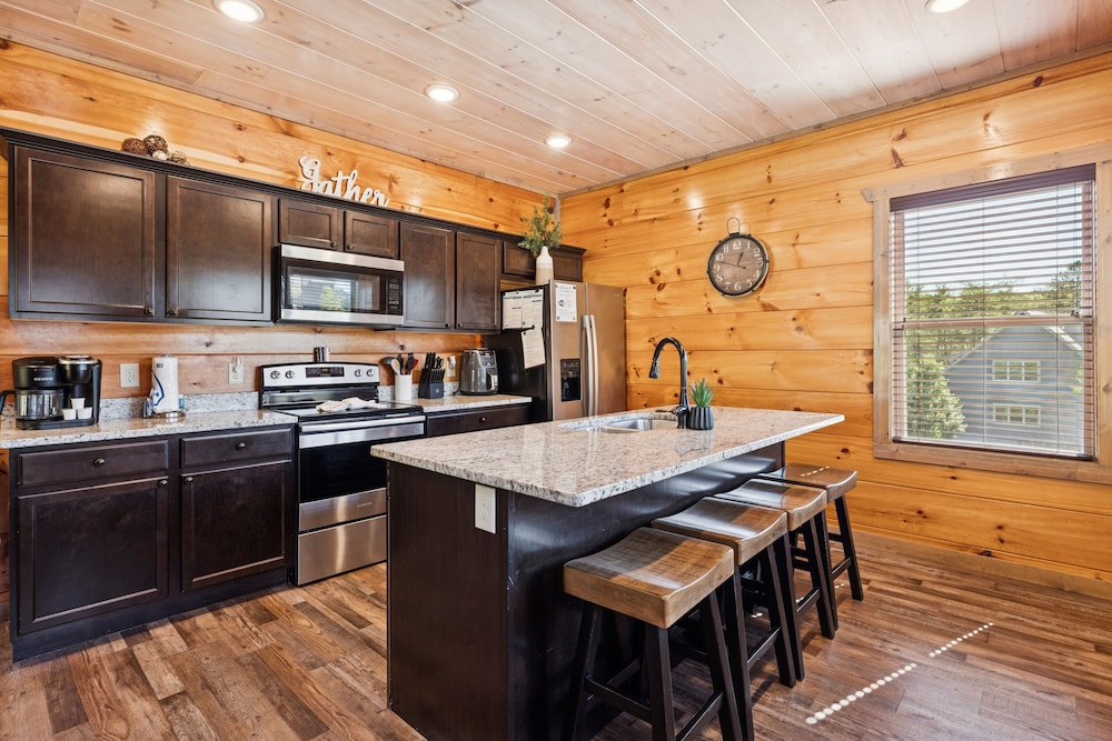 Smoky Blue Haven 3 Bedroom Cabin