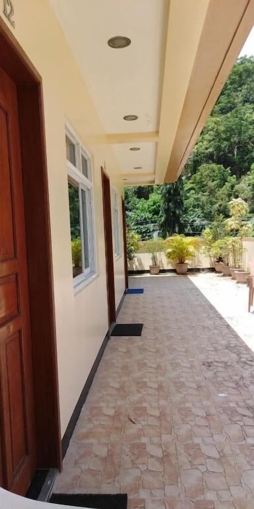Citrine Tourist Travel Lodge