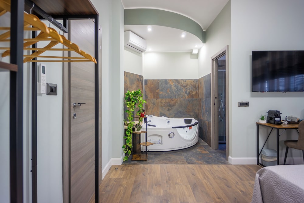 Aurelia Garden Suite