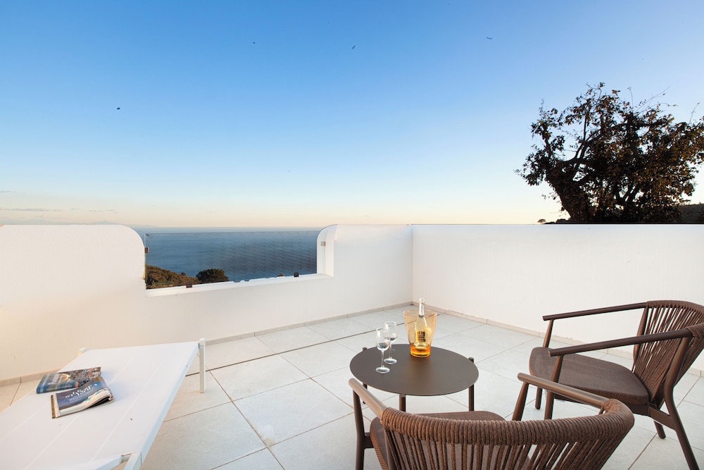 Design Villa With Infinity Pool & Li Galli View