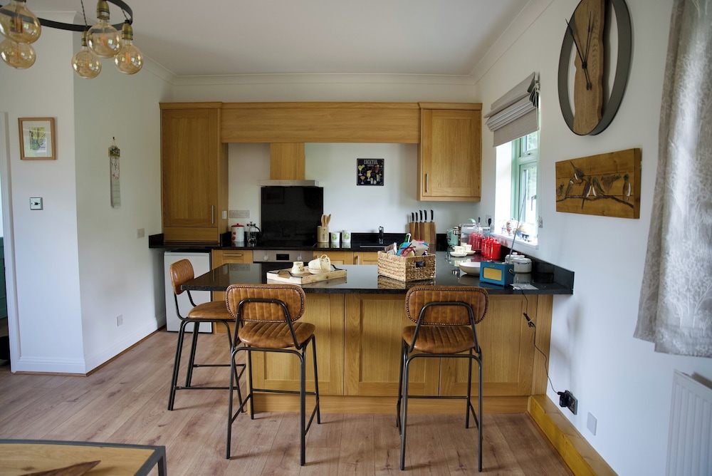 Tring Grange Cottage - Sleeps 2 - Onsite Parking