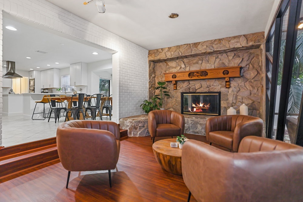 Golden Retreat: Expansive 6BR Home w Heated Pool ~