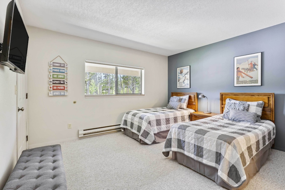 Cozy Winter Park Condo: Bike, Ski, & Hike!
