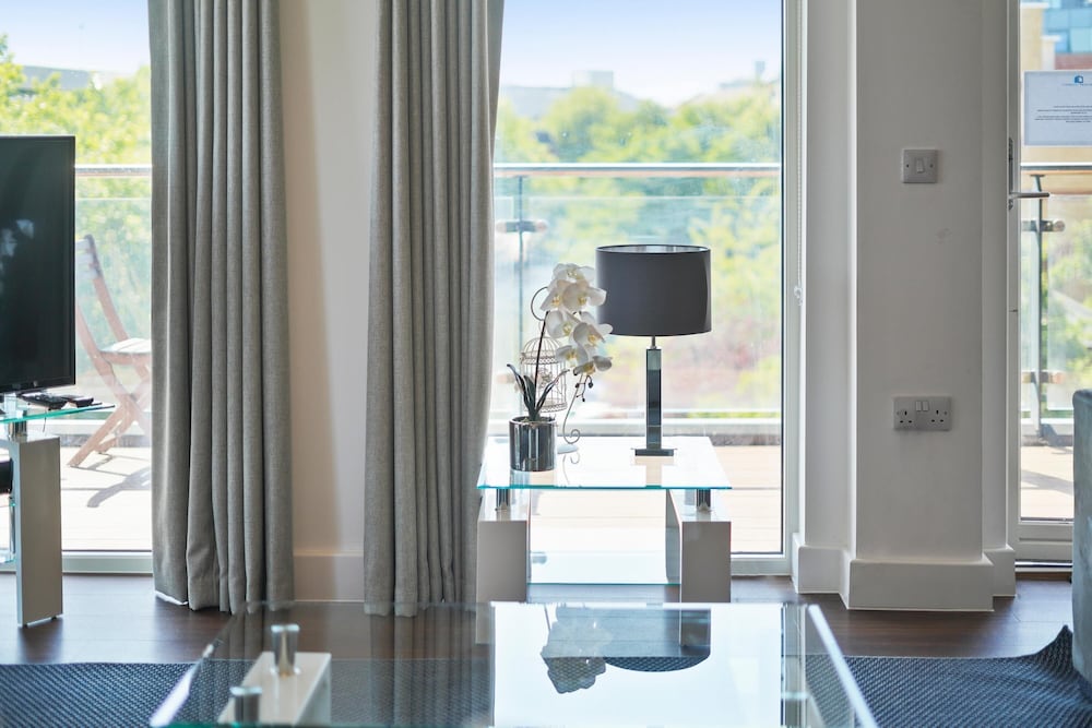 Kennet House Superior Serviced Apartment