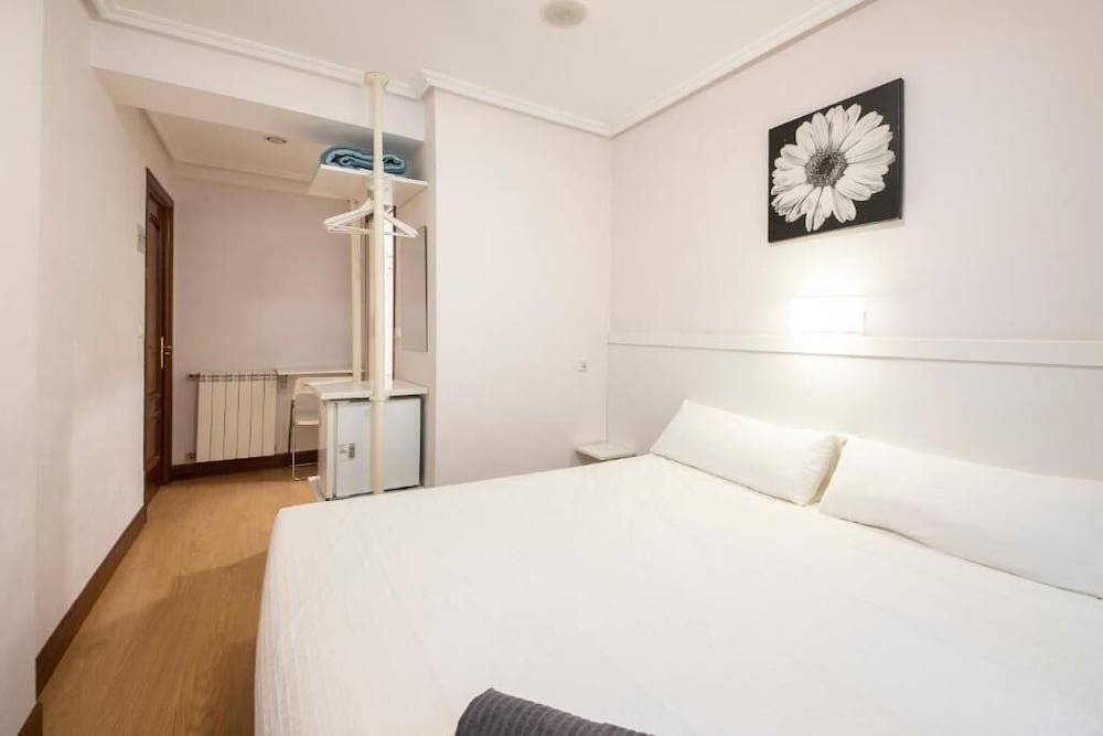 San Sebastian Vacations - PENSION SANTA CLARA SAN SEBASTIAN - Property Image 3