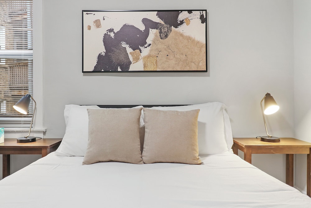 1BR Homey Pad - Lincoln 205