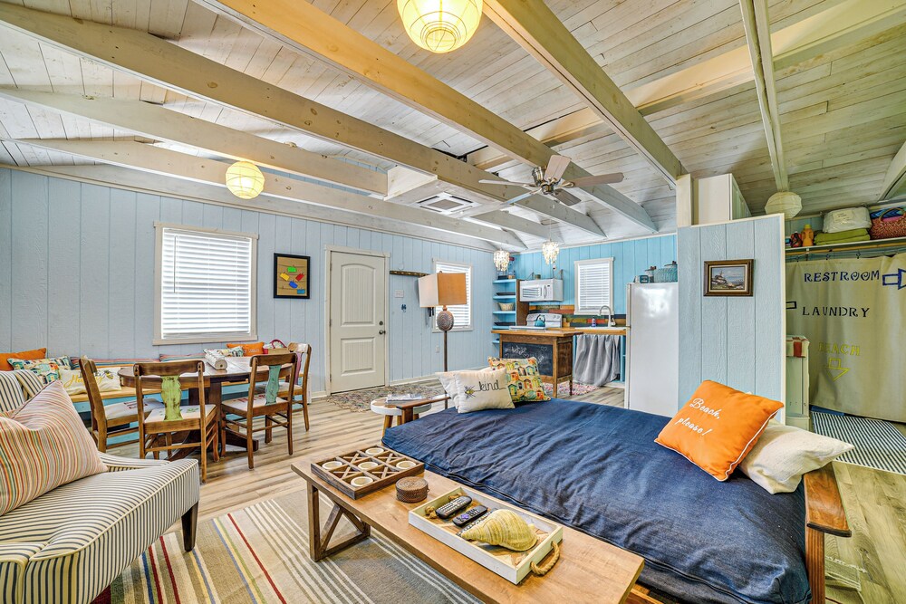 Beachfront Cottage w/ Boardwalk in Freeport
