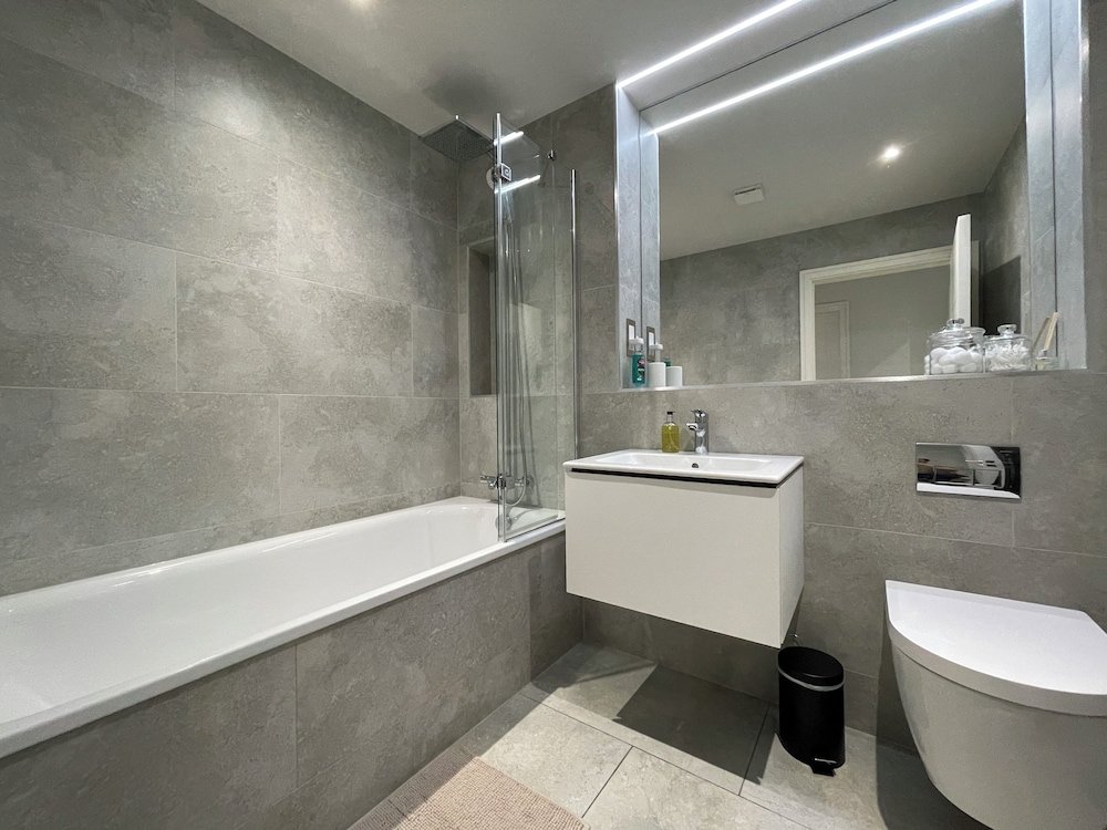 Elegant 2 Bedroom Apartment