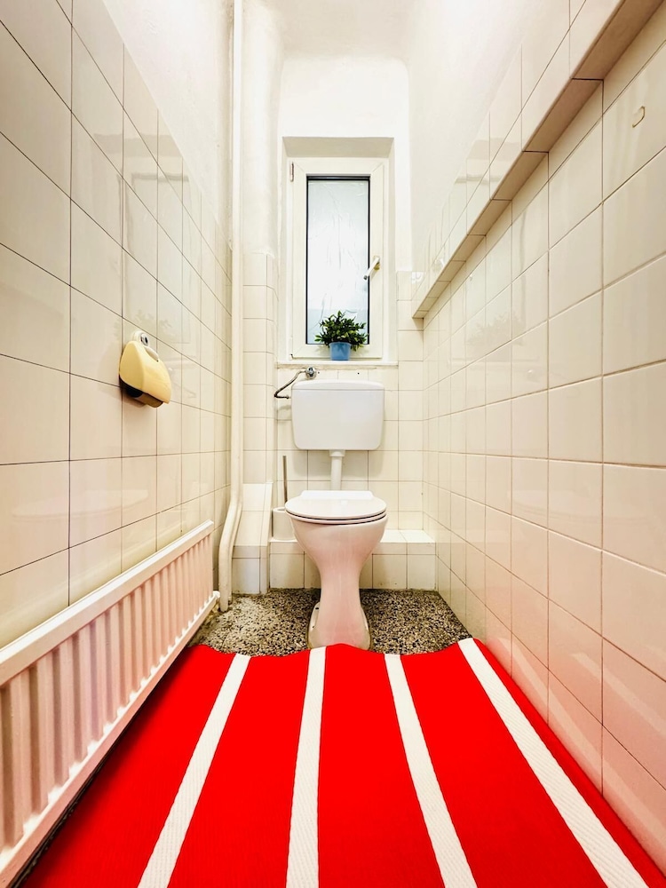 Cozy Garden Villa near Danube For 16P
