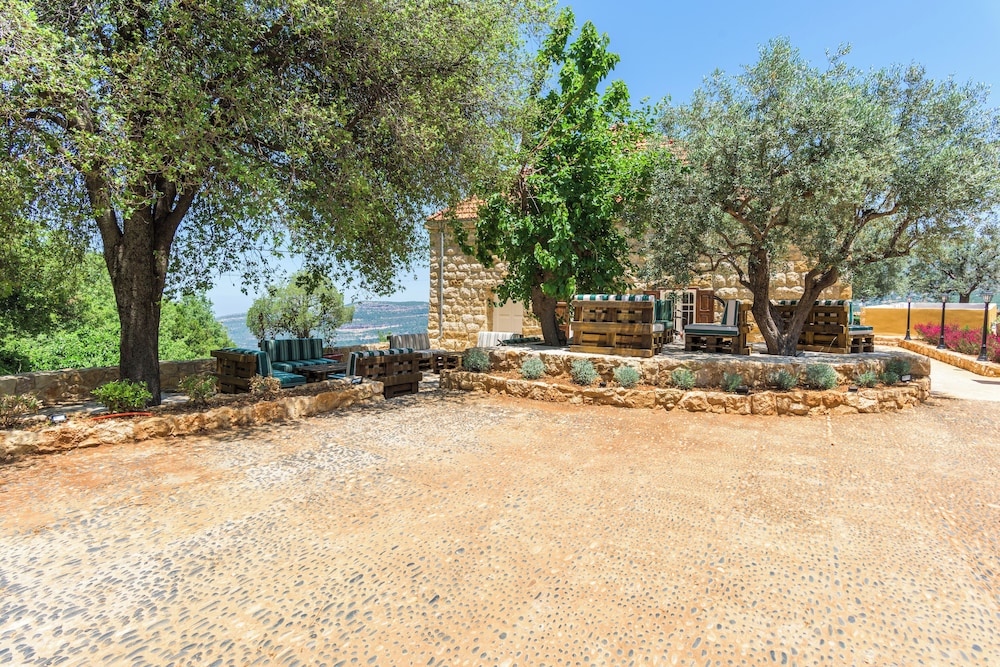 LAuberge de Douma Full House in Batroun