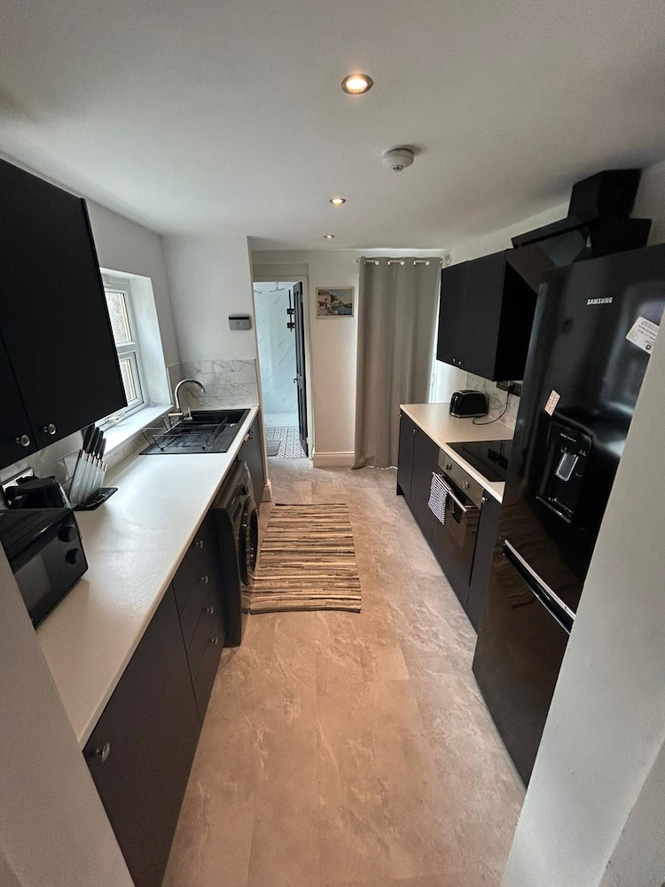 Bright 4-bedroom Maisonette in Gateshead