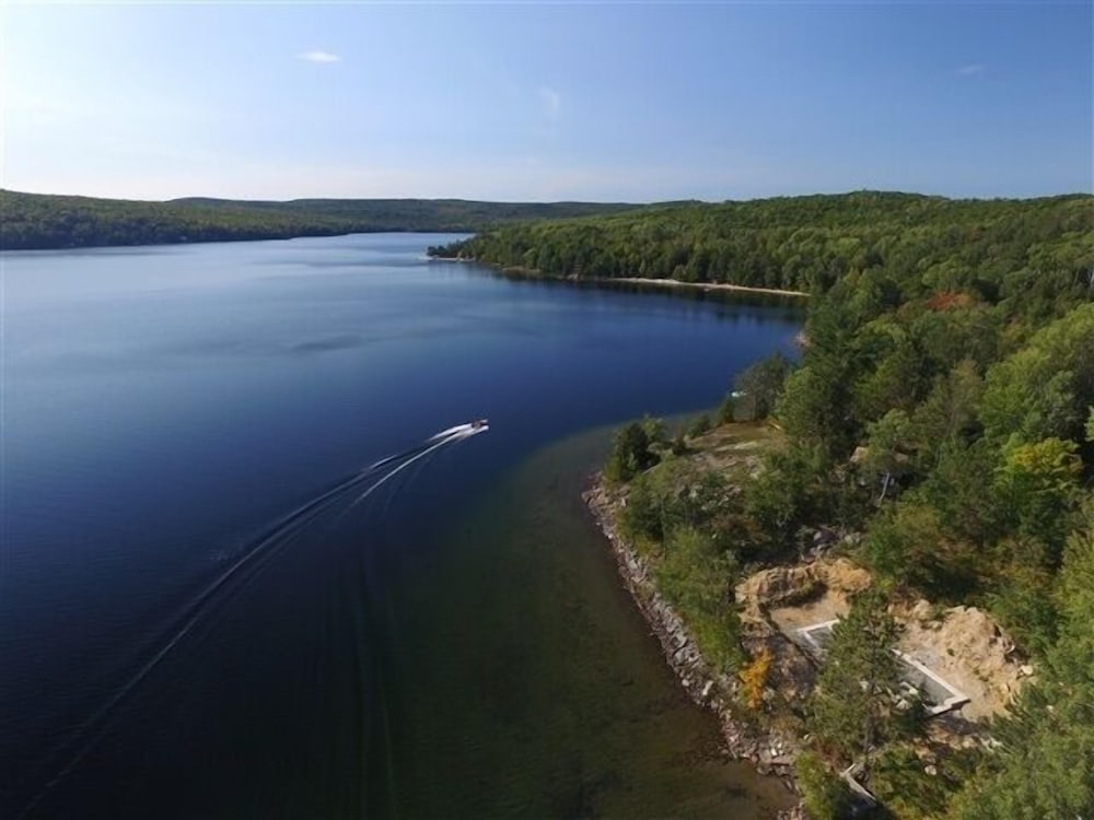 416 Papineau Lake 2 Bedroom Cottage