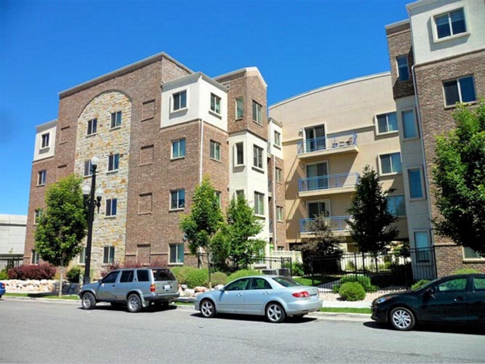 New Bridges D414 Listing 3 Bedroom Condo by RedAwning view 5