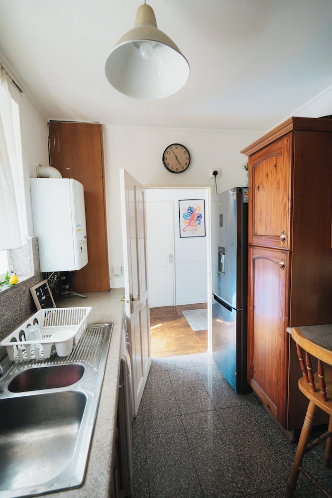 Stylish London Apartment in Hallfield Estate