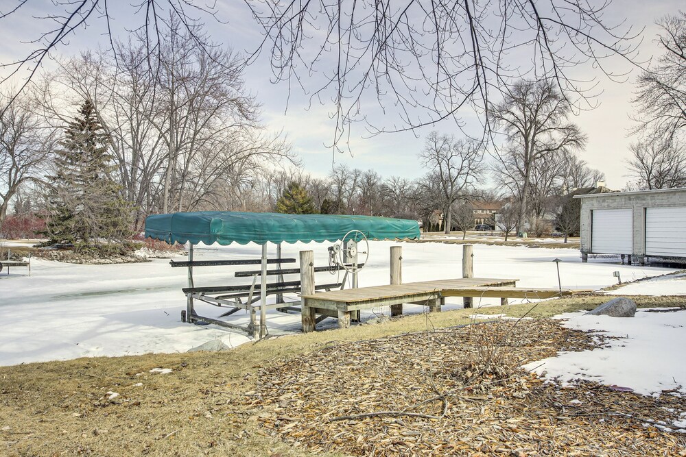 Lake Winnebago Family Retreat: Dock & Deck!