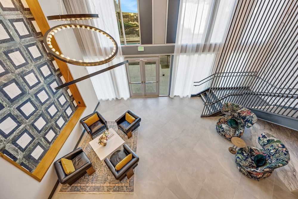 Luxury 2BR Hollywood Sign View by Oneluxstay