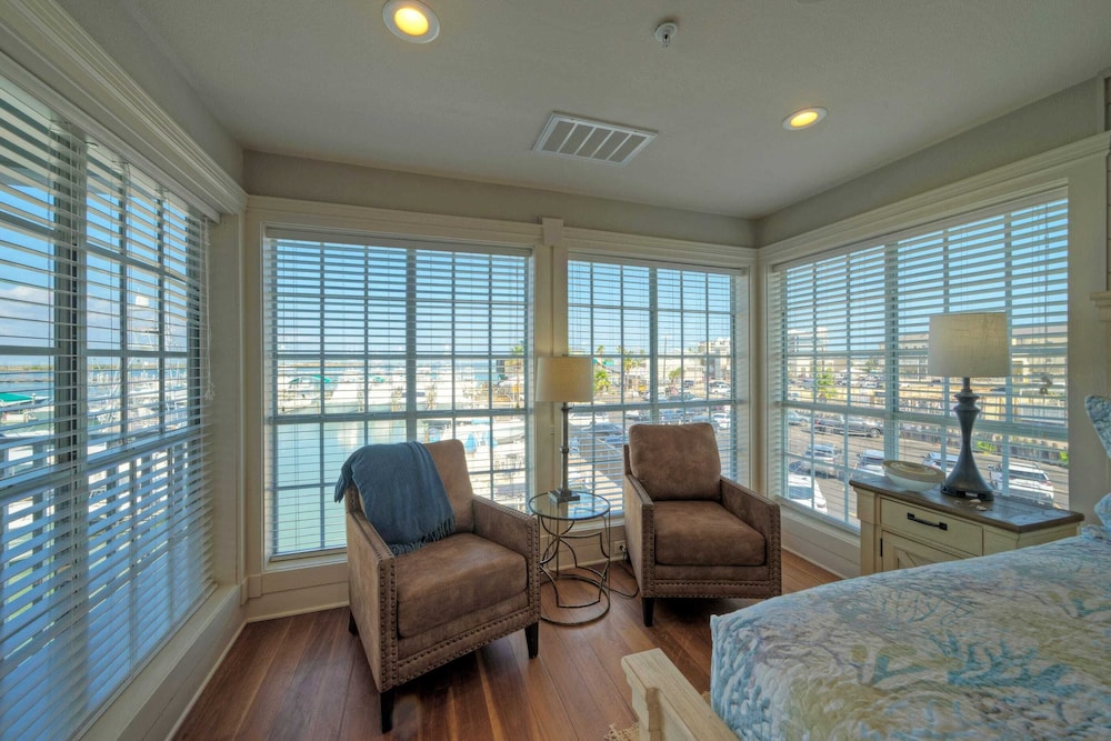 Blue Marlin at Trout Street Balcony w/ Marina Views Walk to Port A Nightlife