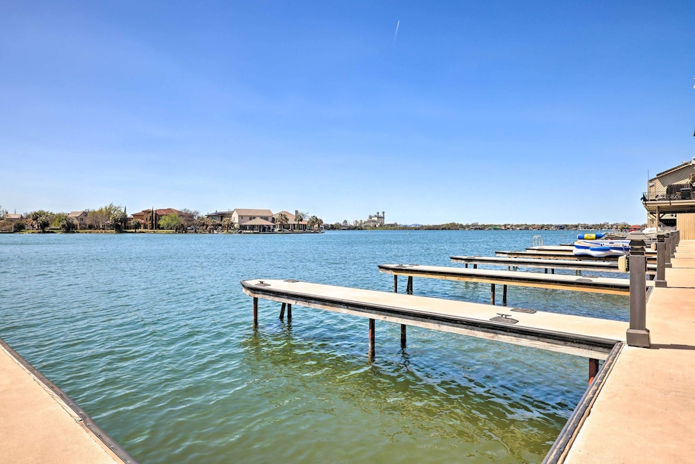 Waterfront Condo With Balcony Dock Access - Property Image 5