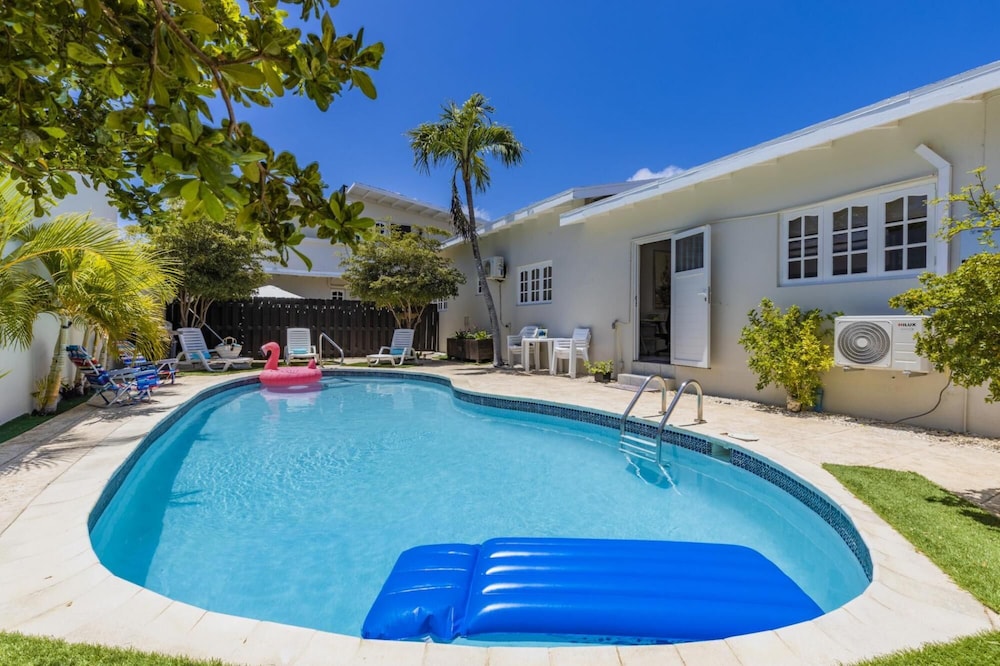 Sleeps 16 Palm Beach - 6BR Villa w Private Pool