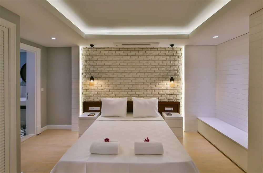Lale Hotel - Image 15