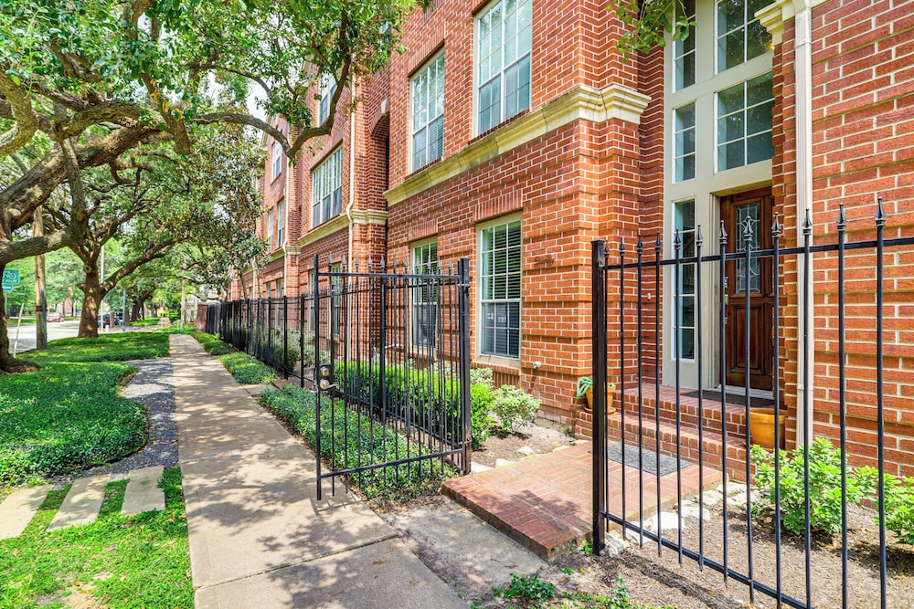 Midtown Houston Abode: 8 Blocks to Downtown! view 3