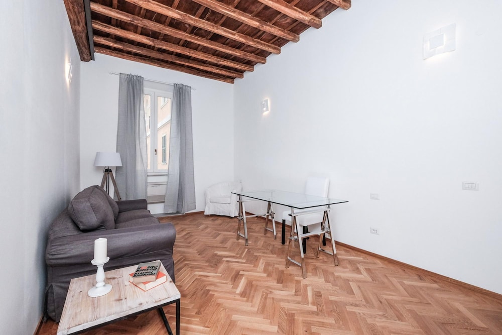 Regal Home in Trastevere