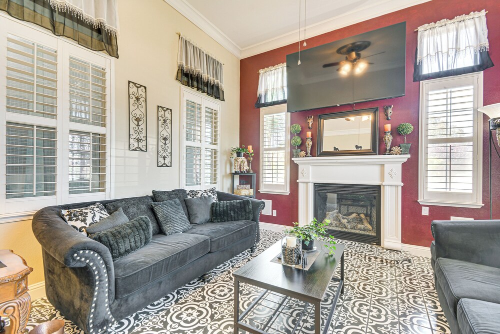 Golf, Fish & More: Cozy Safari Unit in Atwater!