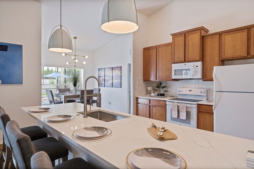 Stunning 4BR Home Fenced Yard Heated Pool