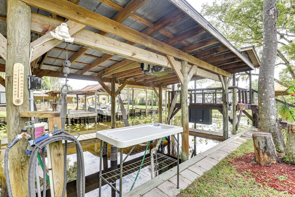 Boat Dock & Waterfront Deck: Home in Satsuma!