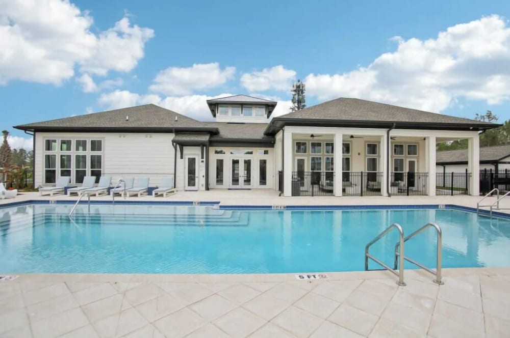 Landing Apartments near JAX
