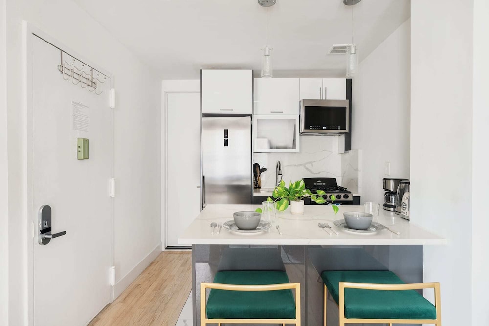 1597 New York Apt