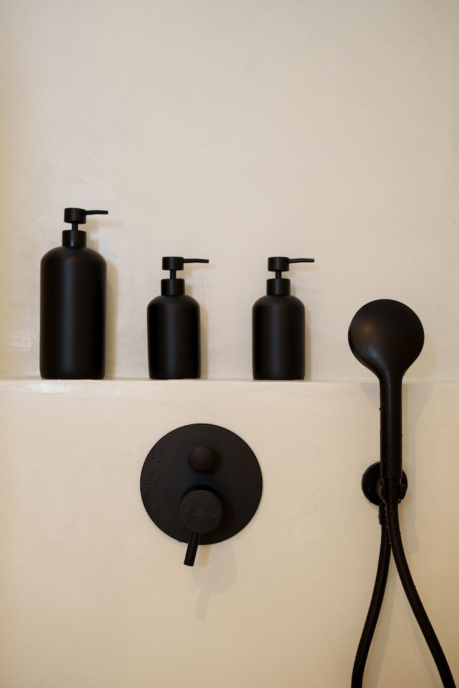 Sugarwhite Suites photo 5