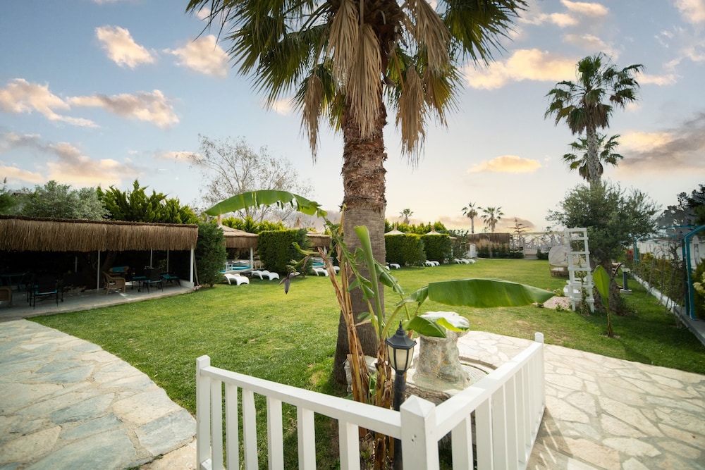 Tiana Beach Tatil Köyü - Her Şey Dahil - Image 41