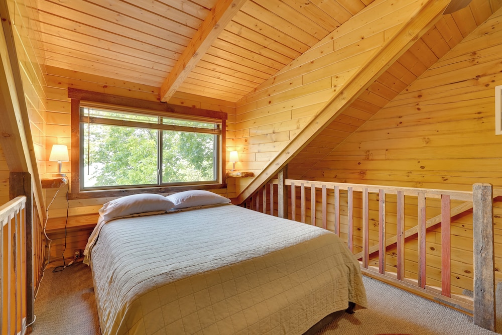 'pine Knob' Cabin w/ Snowy Bluff Views in Mindoro!