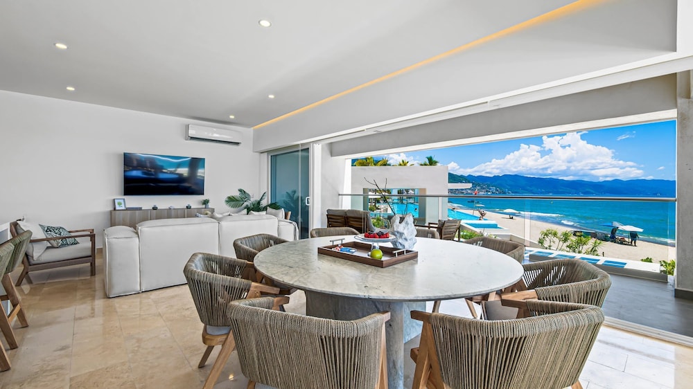 Beachfront Private Pool Theatre Room Views