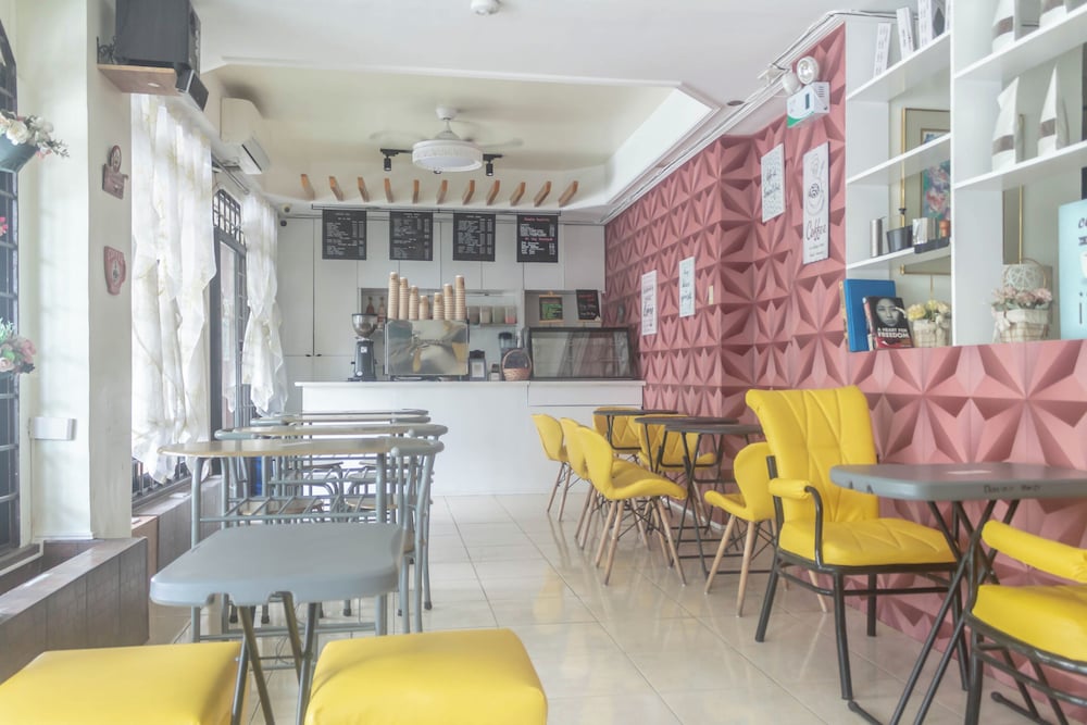 Davao Hub Dormitel Bed & Breakfast