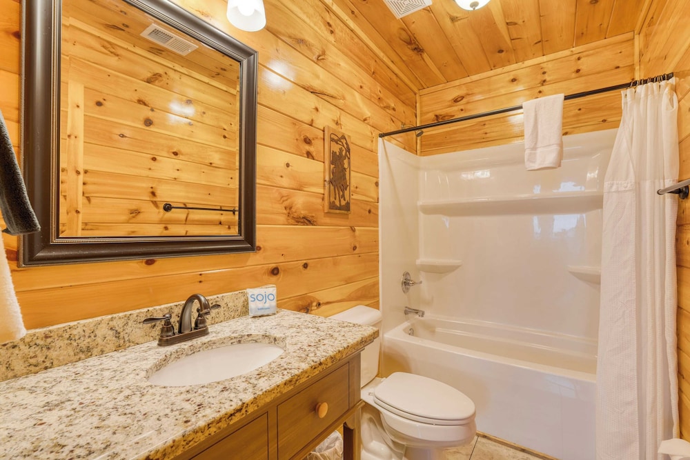 100 Guests Blackthorn: Sister Smokies Homes Luxury Mountain Retreat