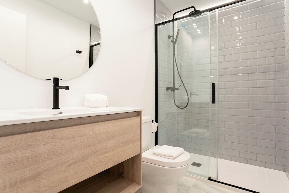 Magnificent 2 bd Apartment Facing the Cathedral Constituci n III