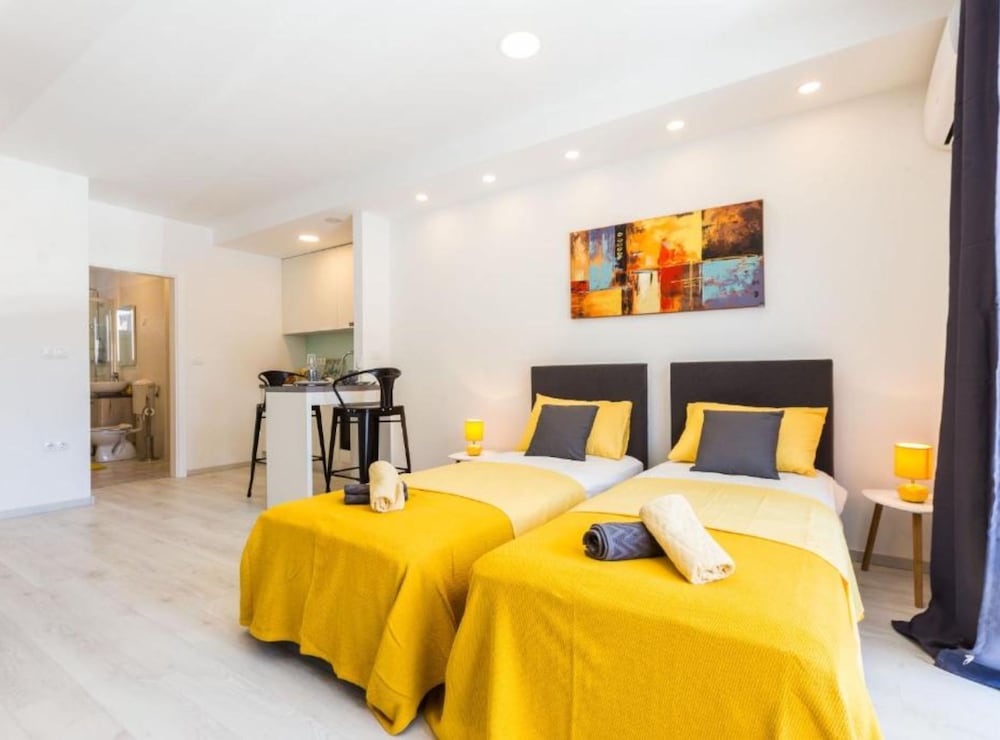 Spacious Two sis Apartments in Zadar With Terrace
