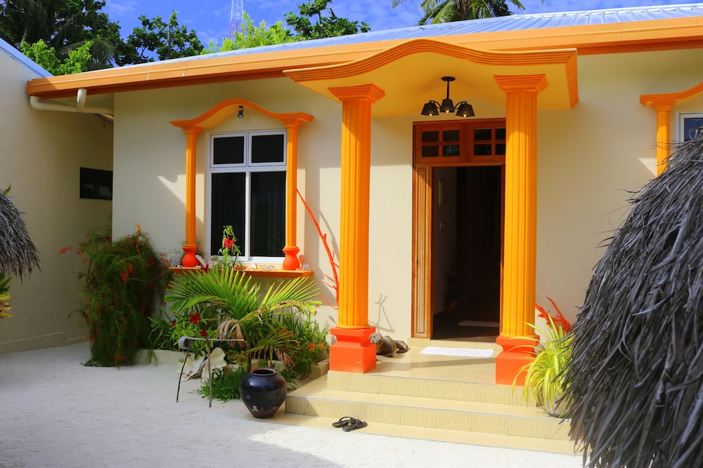 Ras Beach Inn