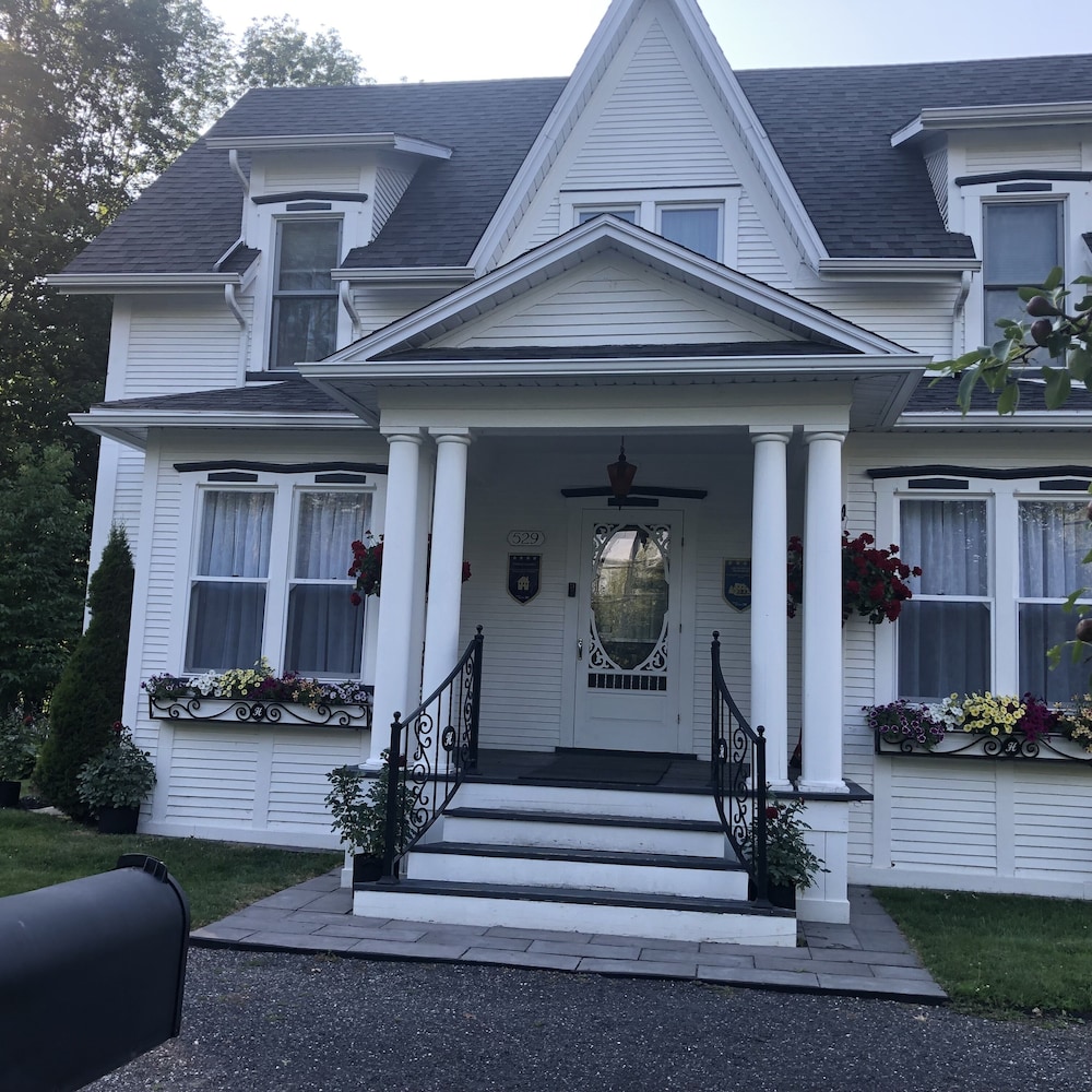 B&B Hillhouse