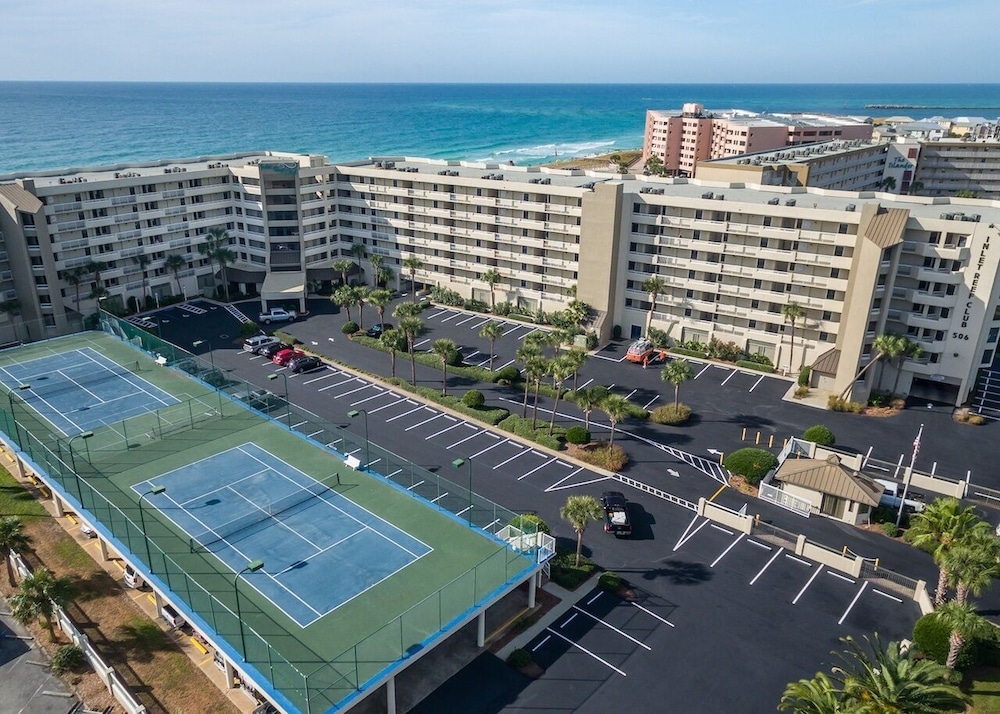 Inlet Reef 102 2 Bedroom Condo by RedAwning
